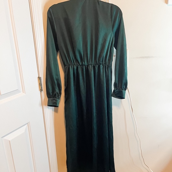 LUSH NEVER WORN EMERALD GREEN LONG SLEEVE DRESS - Picture 2 of 2